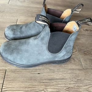 US Women’s size 9.5 Rustic Black Blundstone 587 Elastic Sided Boot